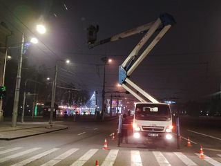 Arendă autoturn pentru instalarea decorațiunilor pe fatade, cladiri, impodobirea brazilor! foto 5