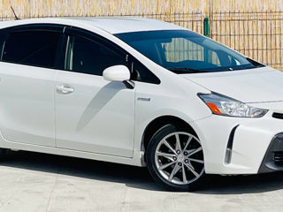 Toyota Prius v foto 3