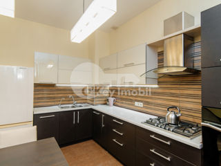 Apartament cu 3 camere, 130 m², Centru, Chișinău foto 2