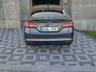 Ford Fusion foto 2