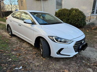 Hyundai Elantra foto 2