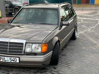 Mercedes E-Class Wagon foto 2