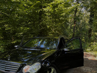 Mercedes C-Class foto 2