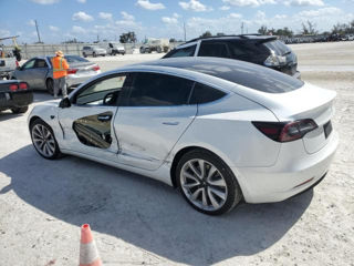 Tesla Model 3 foto 6