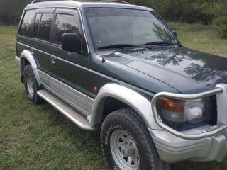 Mitsubishi Pajero foto 2