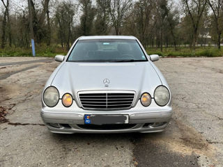 Mercedes E-Class foto 2