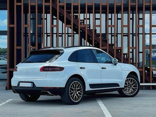 SunLery rent car prezintă Porsche Macan foto 2