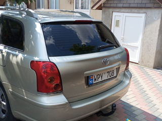 Toyota Avensis foto 1