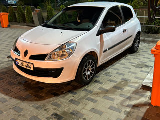 Renault Clio foto 1