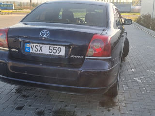 Toyota Avensis foto 5