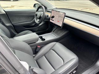 Tesla Model 3 foto 8