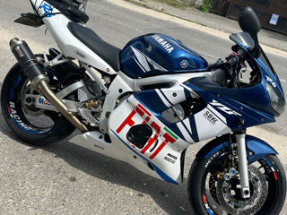 Yamaha R6 foto 3