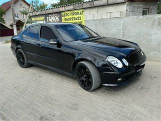 Mercedes E-Class foto 2