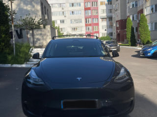 Tesla Model Y foto 1