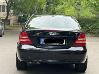 Mercedes C-Class foto 2