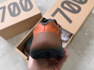 Adidas Yeezy 700 V3 Оригинал foto 5