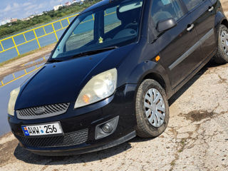 Ford Fiesta foto 3