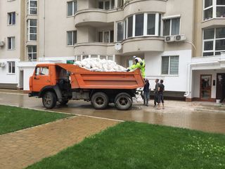 "Oferim servici"kamaz,bobcat,miniescavator, evacoarea deseilor ,gunoiului.demolari. foto 7