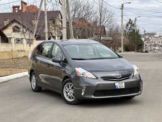 Toyota Prius v