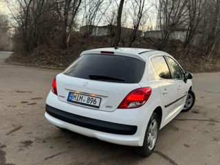 Peugeot 207 foto 4