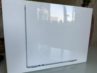 New MacBook Air 13,6 M2 8/512Gb Silver Sigilat foto 1