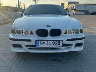 BMW 5 Series foto 1