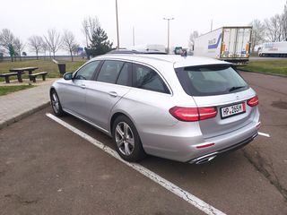 Mercedes E-Class Wagon foto 4