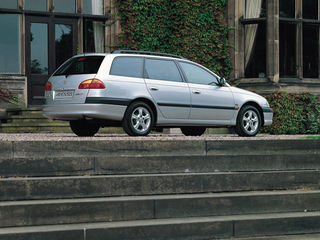 Tayota avensis 2001год  2.0D4D foto 1