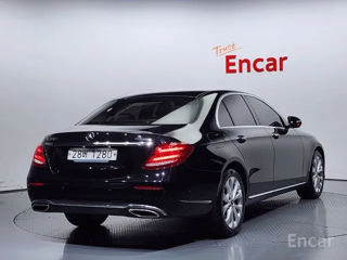 Mercedes E-Class foto 2