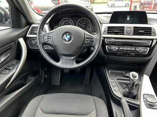 BMW 3 Series Touring foto 3