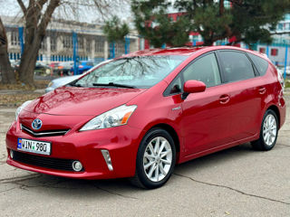 Toyota Prius v foto 2