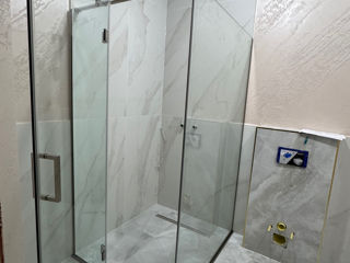 Стеклянные душевые кабины, перегородки, ограждения. фото 4