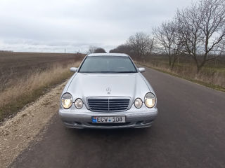 Mercedes E-Class foto 2