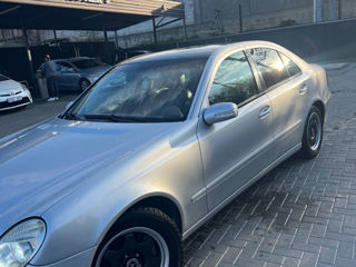 Mercedes E-Class foto 3