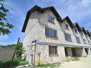 Town-House cu 3 nivele, 130 mp,str. L. Deleanu, Buiucani, 39900 € ! foto 3
