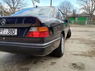 Mercedes Series (W124) foto 8