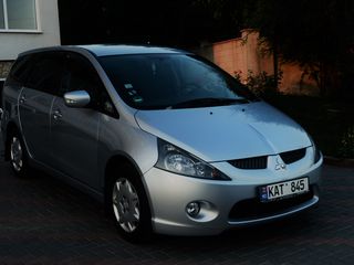 Mitsubishi Grandis foto 1