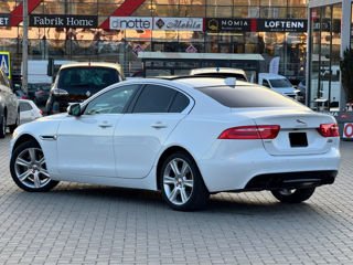 Jaguar XE foto 5