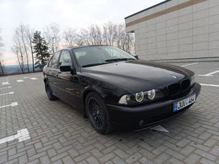 BMW 5 Series foto 3