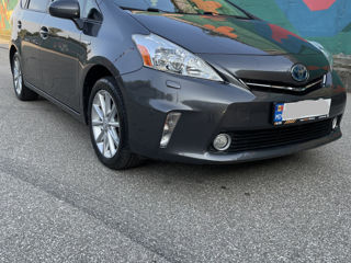 Toyota Prius v