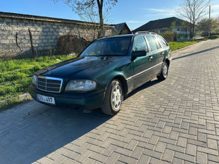 Mercedes C-Class foto 1