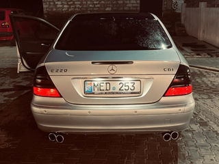 Mercedes E-Class foto 4