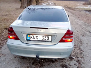 Mercedes C-Class foto 3