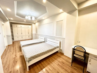 Apartament cu 2 camere, 67 m², Centru, Chișinău foto 3