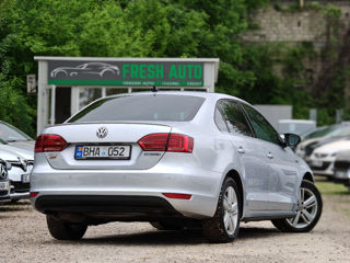 Volkswagen Jetta foto 4