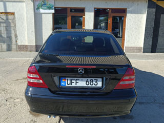 Mercedes C-Class foto 3