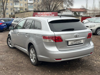 Toyota Avensis foto 4