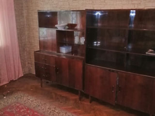 Продаётся старая мебель цена договорная.