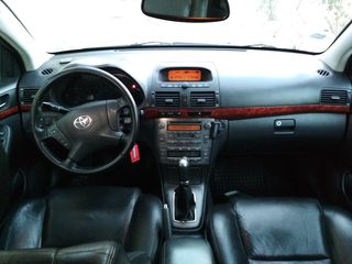 Toyota Avensis foto 7