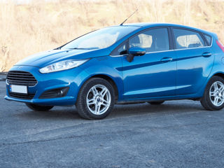 Ford Fiesta foto 2